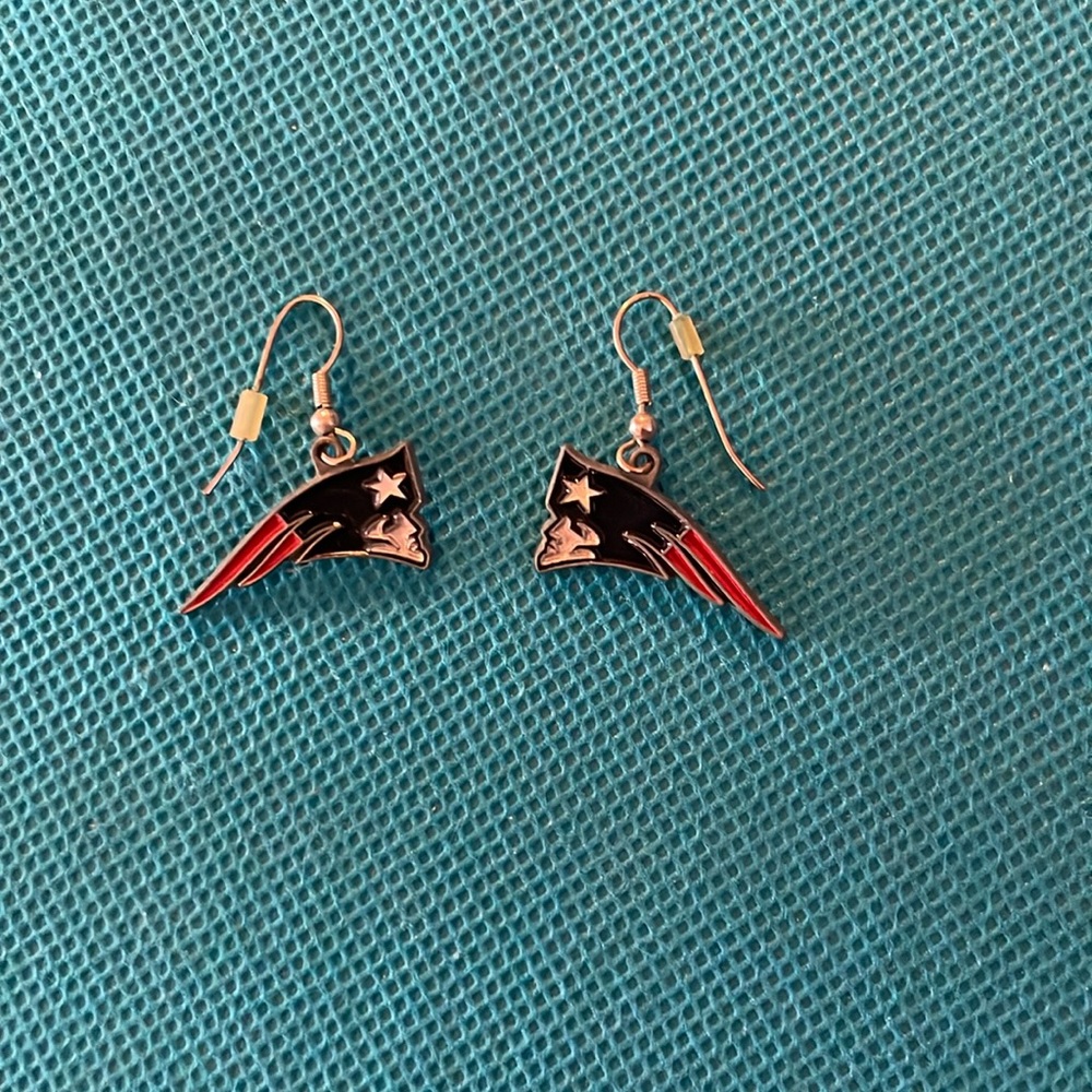 ➡️ New England Patriots Dangle Earrings